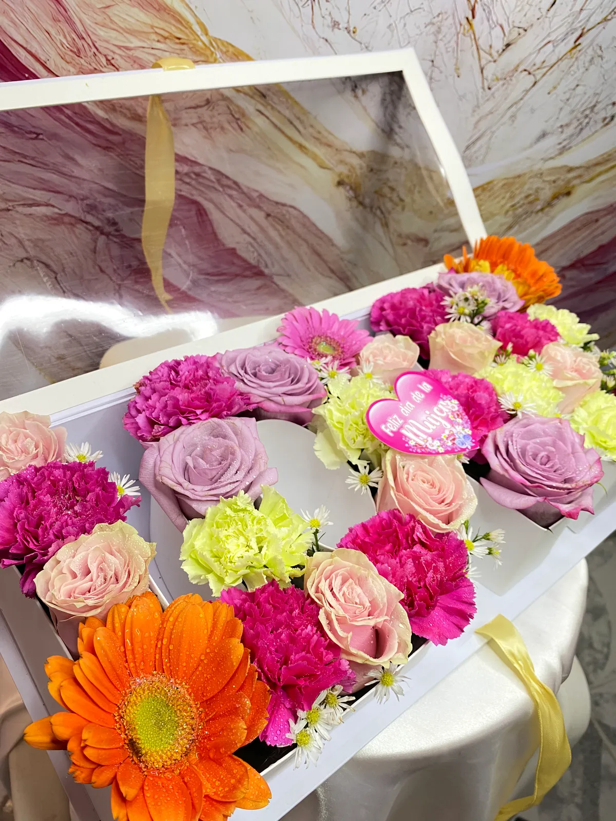 Caja LOVE de flores mix
