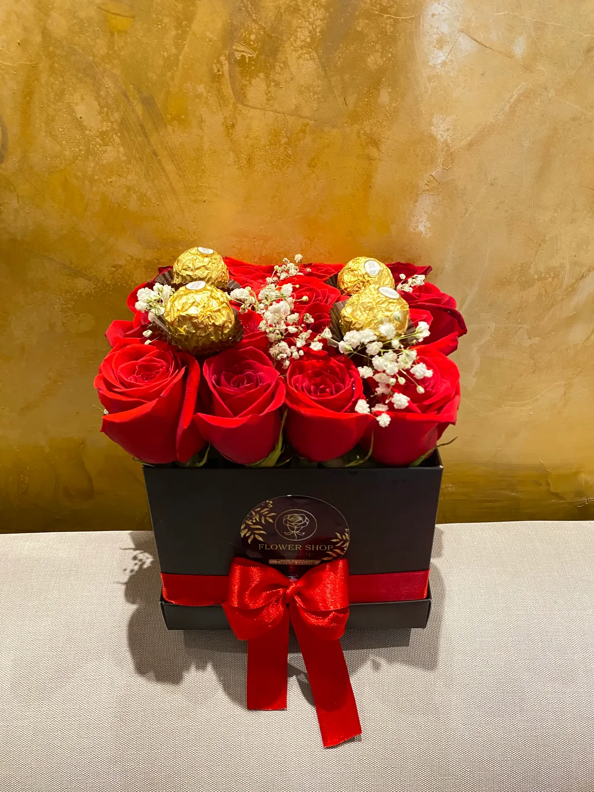 Caja de rosas + chocolates