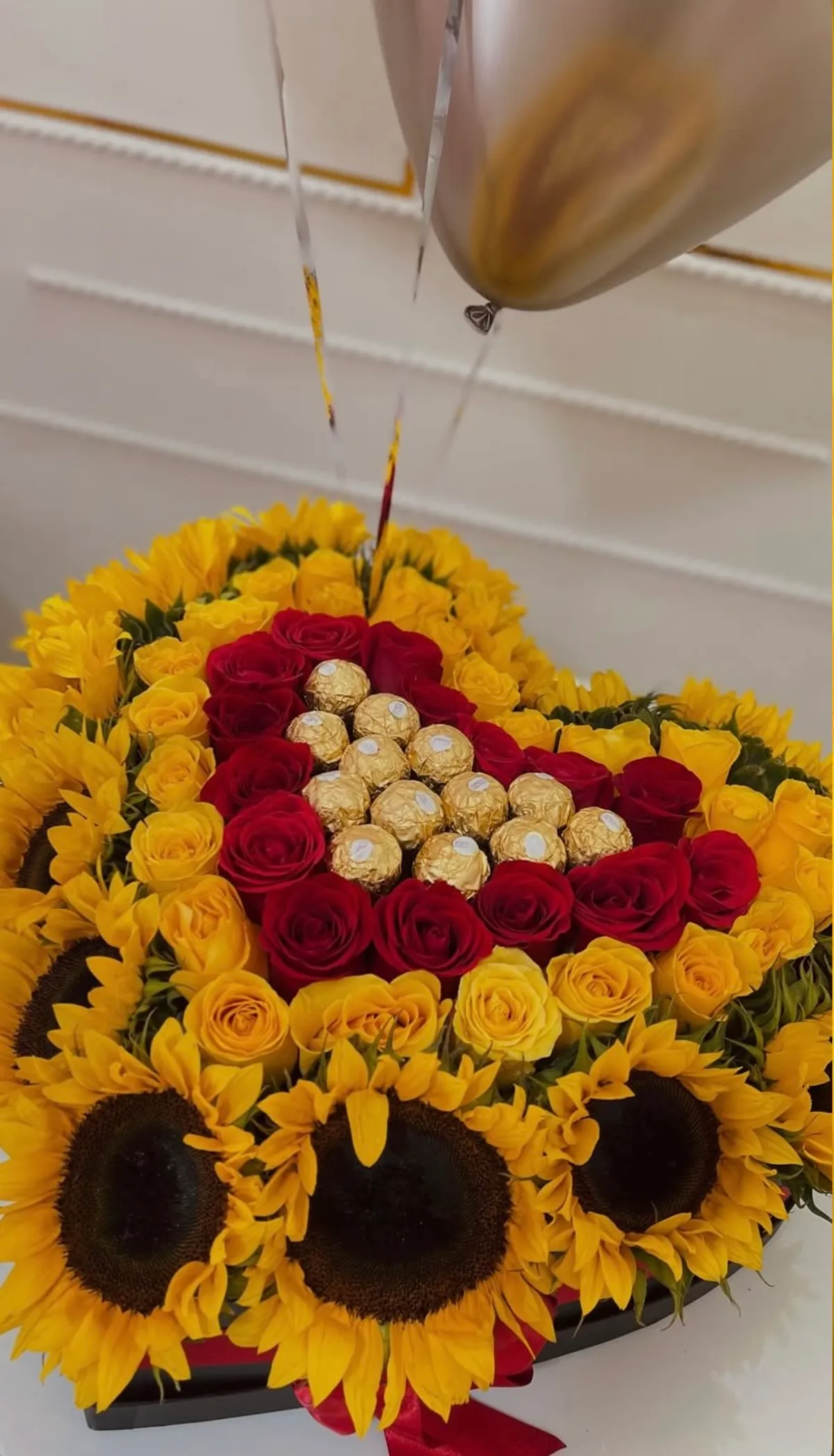 Corazón extragrande girasoles y rosas