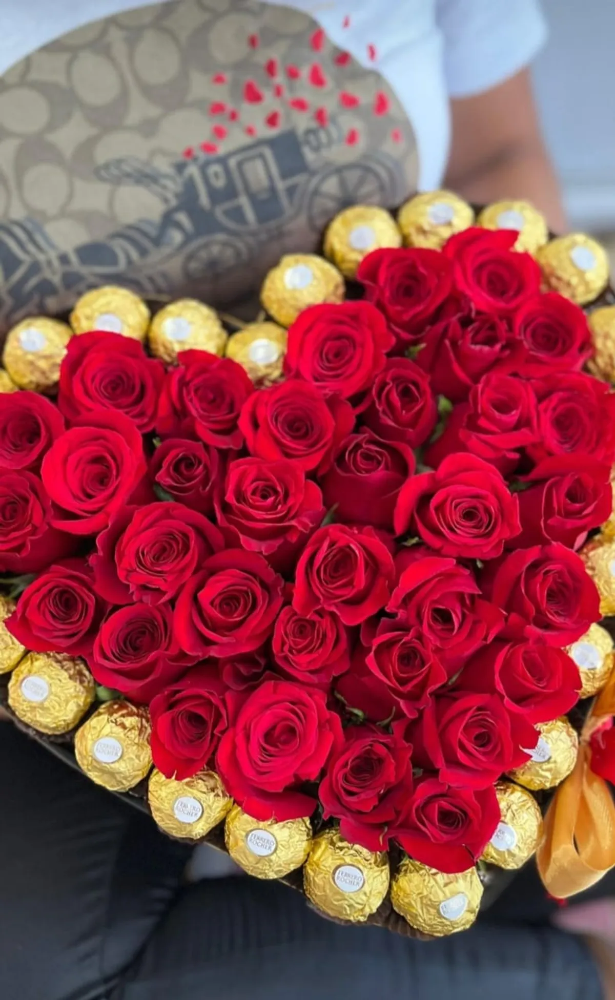 Corazón Rosas + Chocolates
