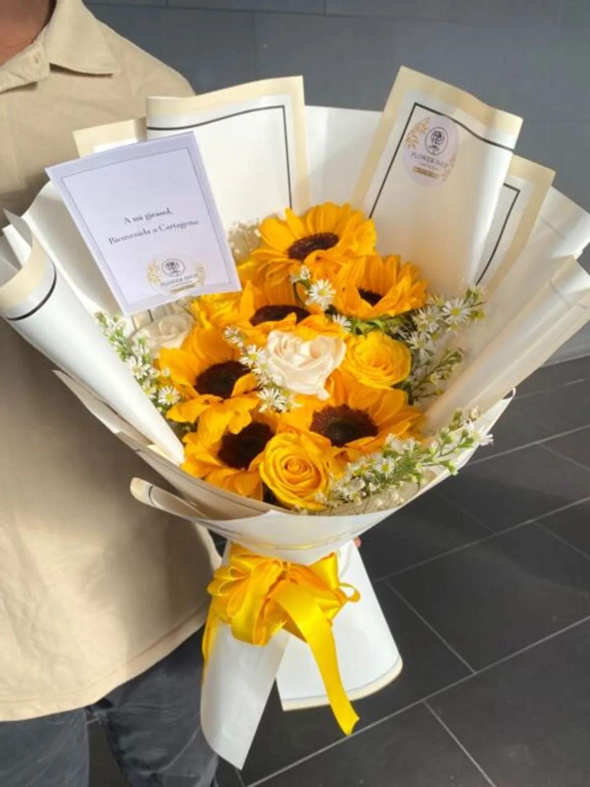 Arreglo Deluxe Rosas & Girasoles